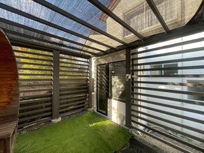 Private Vacation Home | Bathroom amenities | Separate tub and shower, deep soaking tub, free toiletries, hair dryer