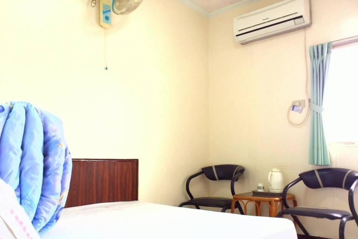 Standard Double Room | Desk, soundproofing, WiFi (free), bed sheets