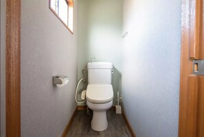 Bañera y ducha independientes, bañera profunda