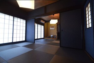 Private Vacation Home | Living room | 55-inch flat-screen TV with cable channels, TV, Netflix