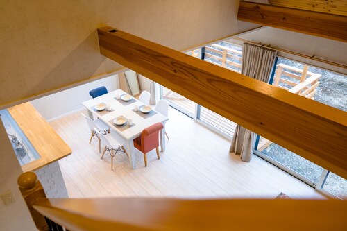 客室内のダイニングエリア