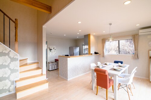 客室内のダイニングエリア