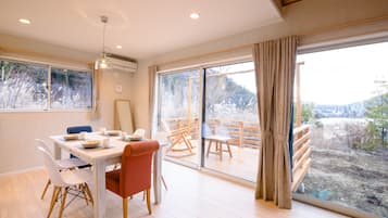 Private Vacation Home | In-room dining