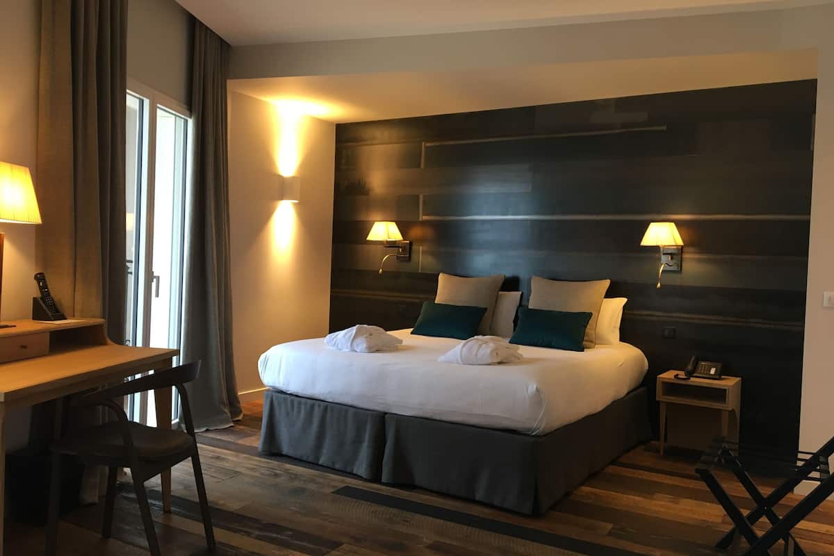 chambre vue mer balcon prestige | 13 bedrooms, in-room safe, individually decorated