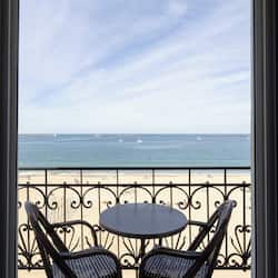 Chambre Vue Mer Balcon | 13 camere, una cassaforte in camera, con stile personalizzato