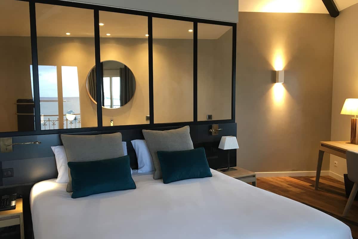 chambre vue mer balcon prestige supérieure | 13 bedrooms, in-room safe, individually decorated