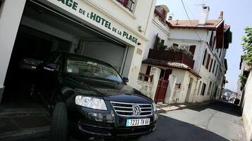 Valet parking (EUR 22 per day)