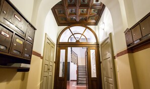 Property entrance - Como Design Apartment (Como)