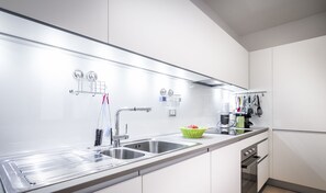 Apartment, 1 Bedroom, City View | Private kitchen | Full-size fridge, oven, stovetop, dishwasher - Como Design Apartment (Como)