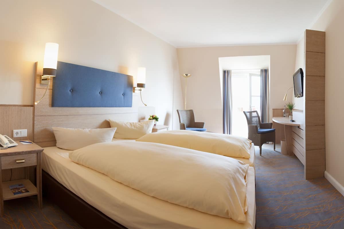 1 bedroom, hypo-allergenic bedding, in-room safe, desk