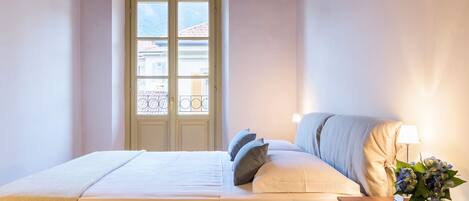 Apartamento, 2 quartos | 2 quartos, roupas de cama premium, edredons de pluma