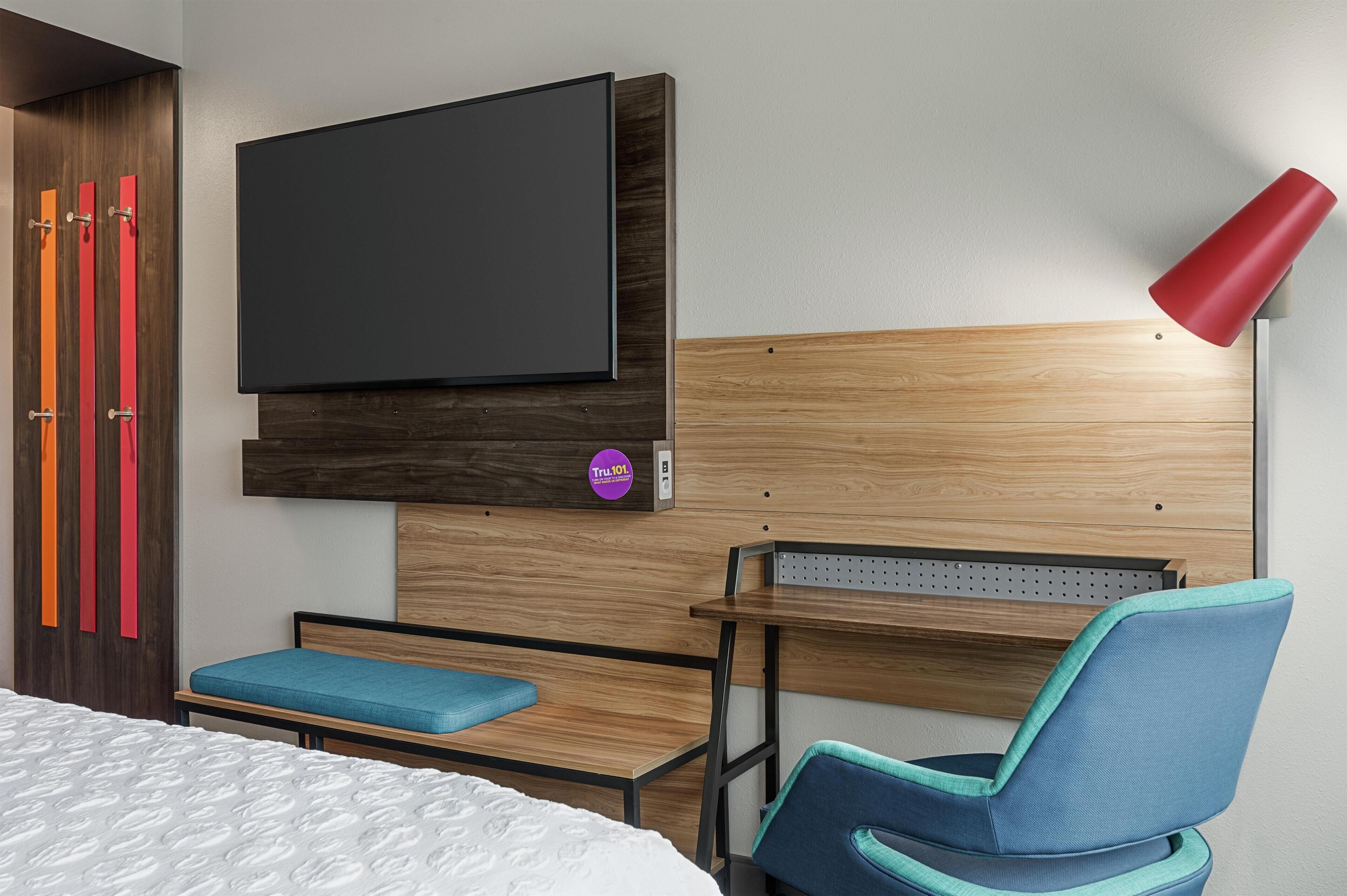 Room, 1 King Bed | Premium bedding, desk, laptop workspace, blackout drapes