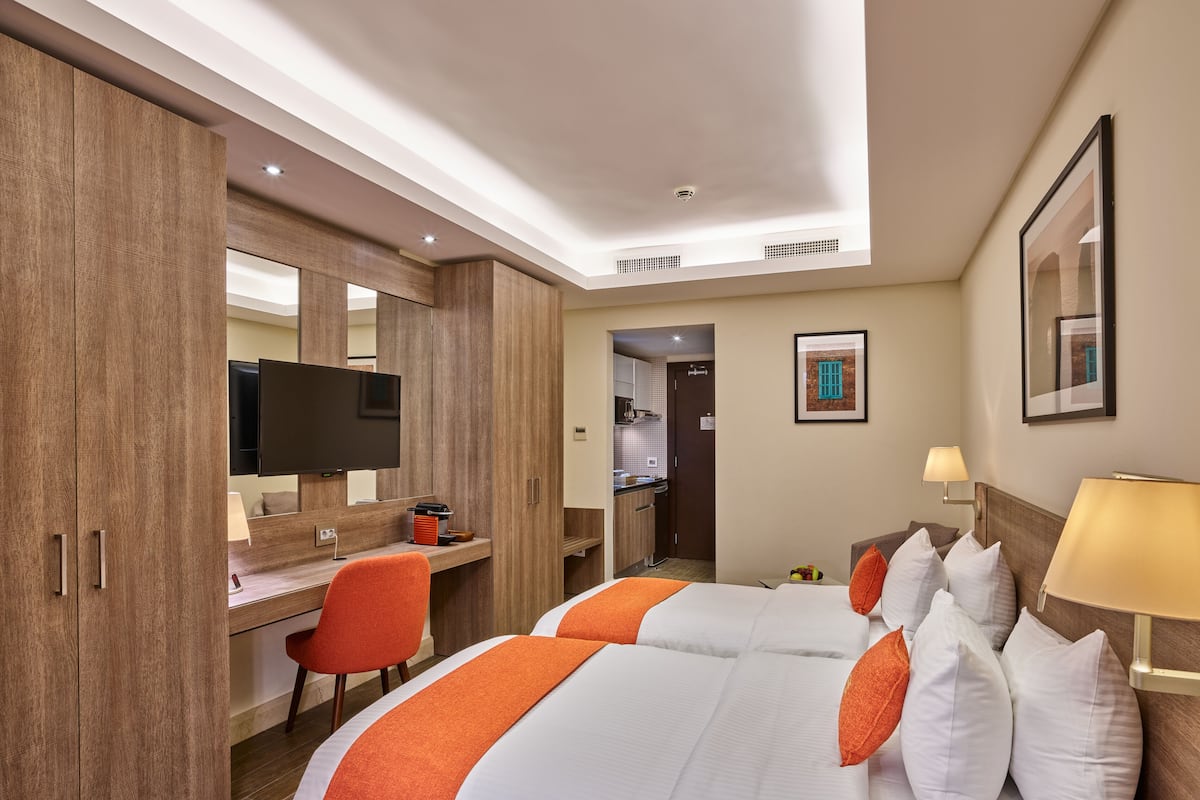 Premium Room, 1 Bedroom, City View | 1 bilik tidur, gebar bulu kapas, bar mini, peti besi dalam bilik
