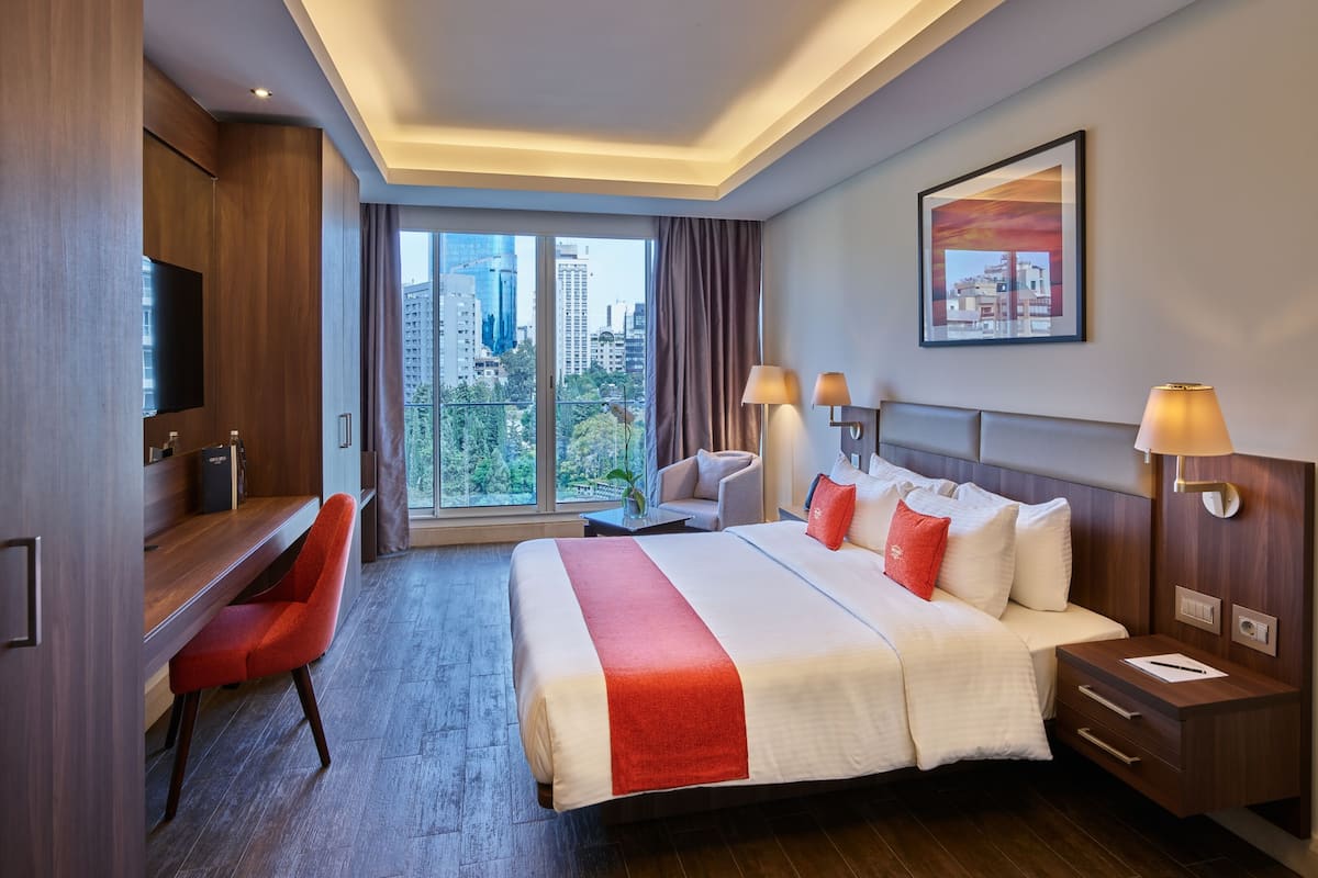 Standard Room, City View | 1 bilik tidur, gebar bulu kapas, bar mini, peti besi dalam bilik