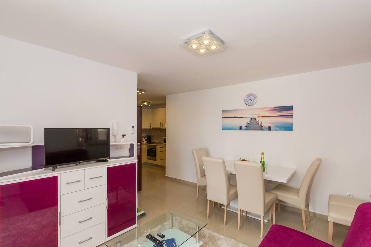 Apartment, City View | Living area
