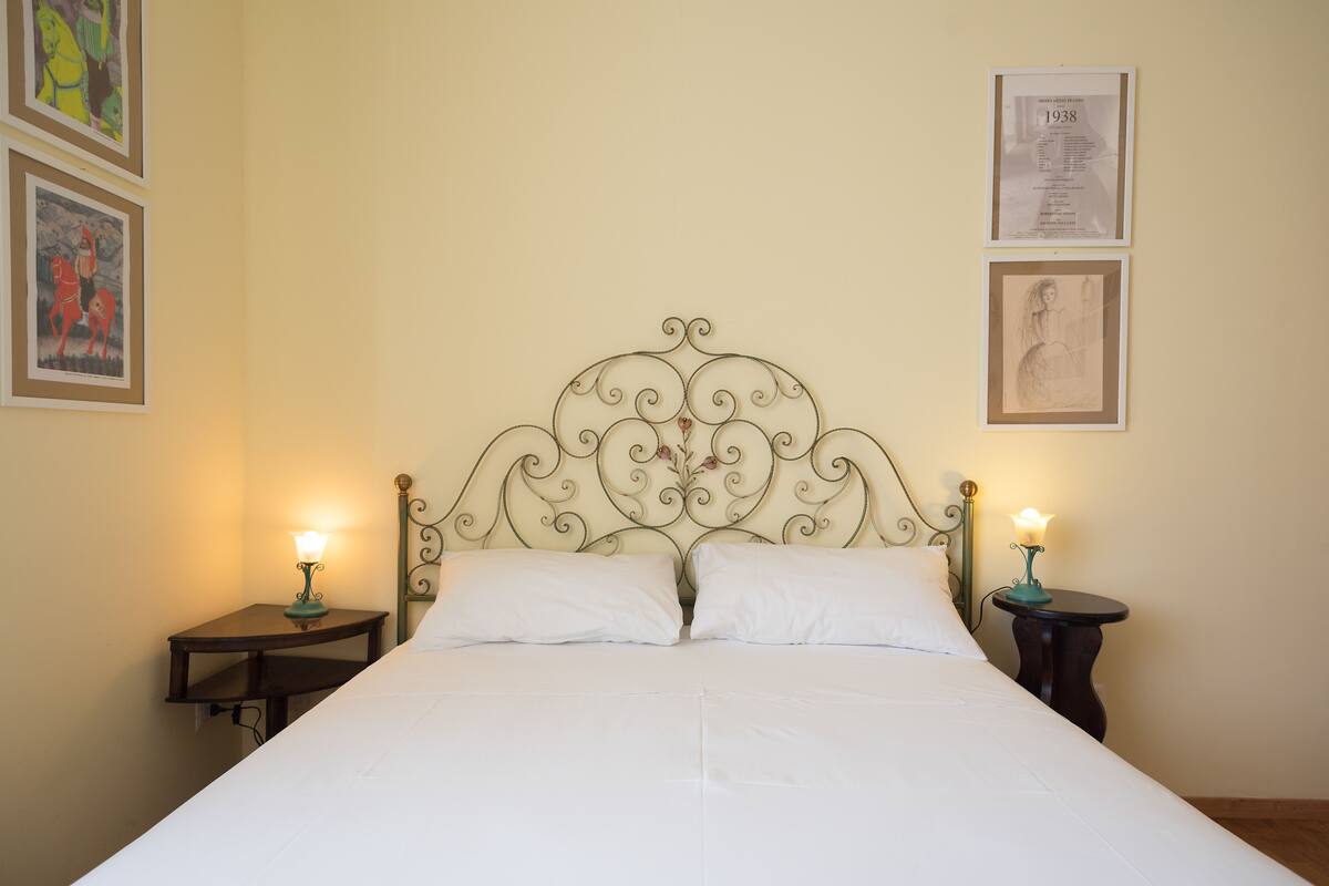 Double Room, Private Bathroom | In-room safe, iron/ironing board, cribs/infant beds, rollaway beds