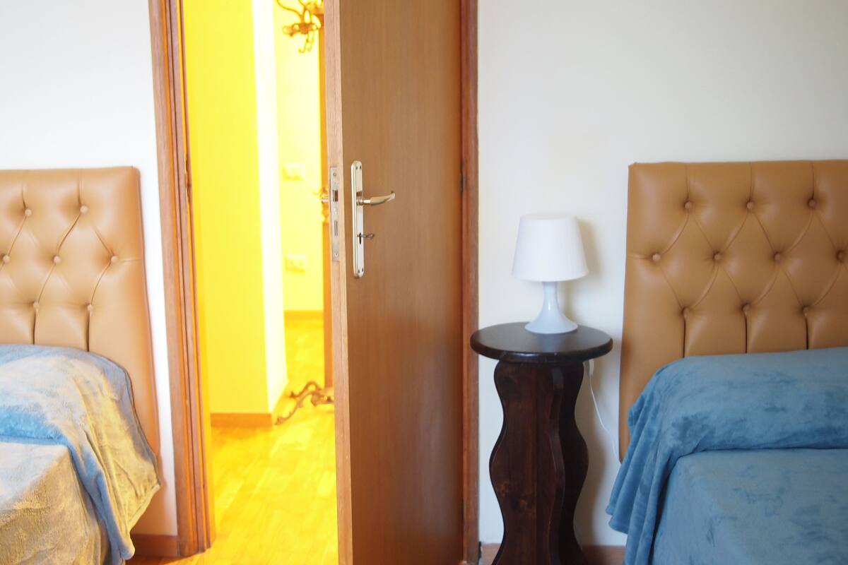 In-room safe, iron/ironing board, cribs/infant beds, rollaway beds