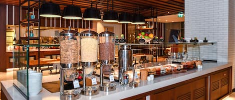 Komplett frukost varje dag (AED 85 per person)