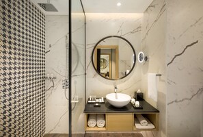 Deluxe Double Room, 1 King Bed | Bathroom | Rainfall showerhead, eco-friendly toiletries, bathrobes, towels - Millennium AL Barsha (Dubai)