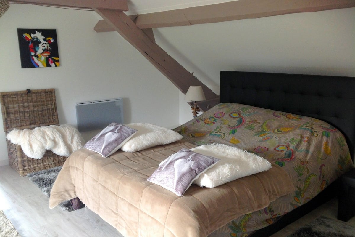 Double Room (Bonheur) | Individually decorated, individually furnished, desk, iron/ironing board