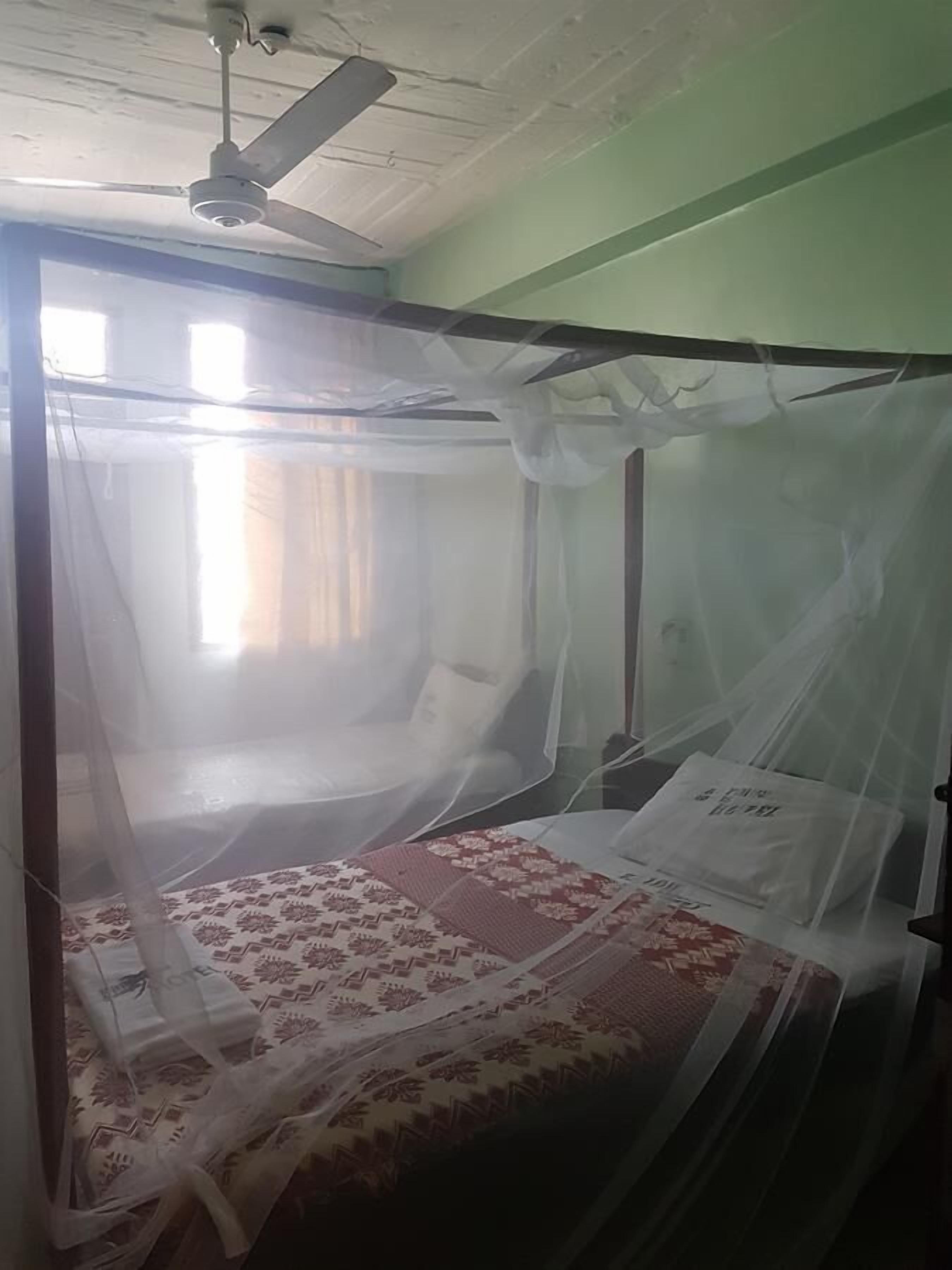 standard twin room, city view | desk, free wifi, bed sheets