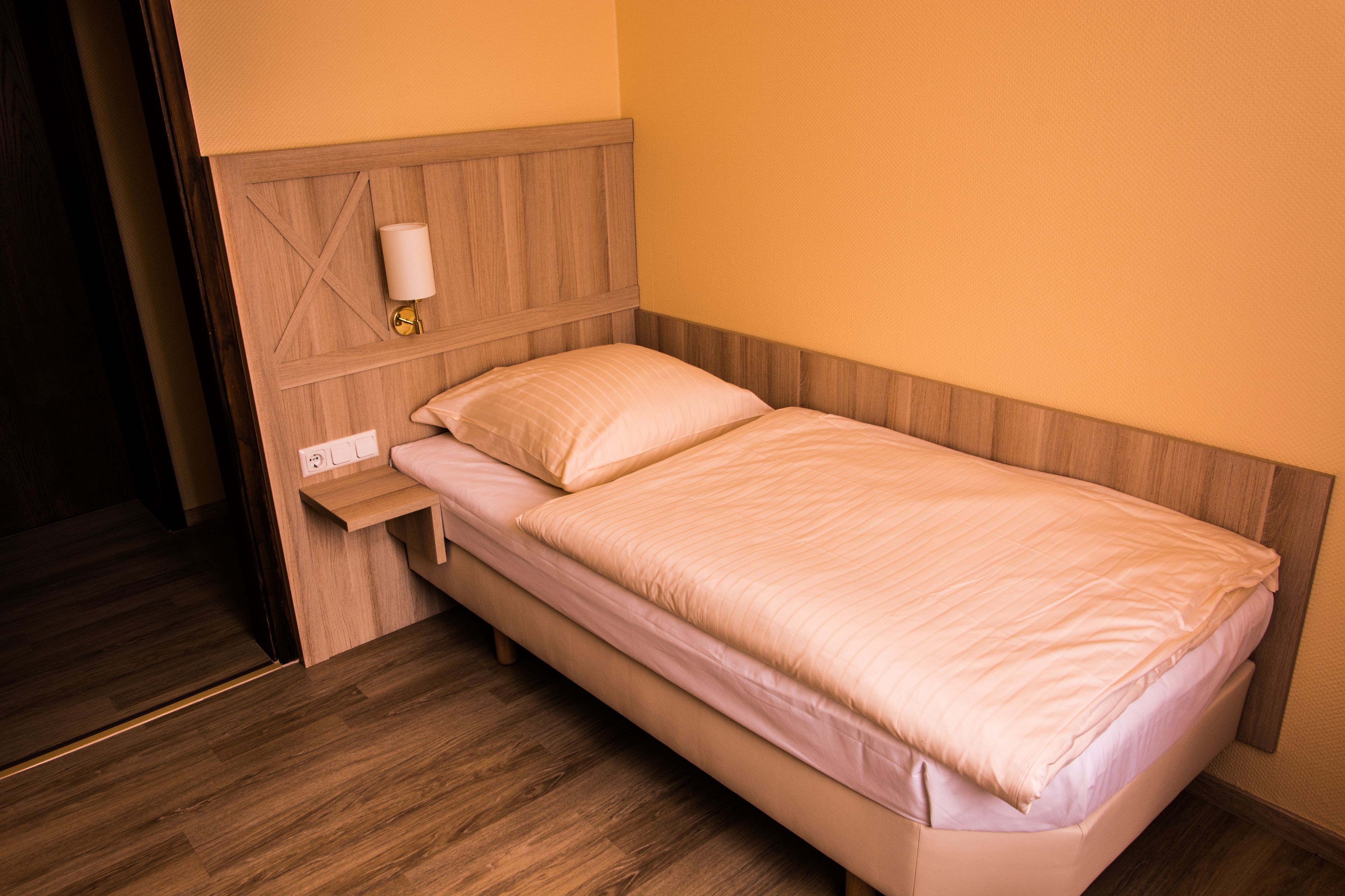 single room | hypo-allergenic bedding, desk, blackout curtains, cots/infant beds