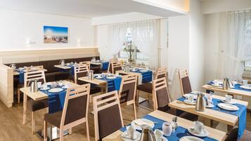 TĂ€gliches inbegriffenes nach Wunsch zubereitetes FrĂŒhstĂŒck