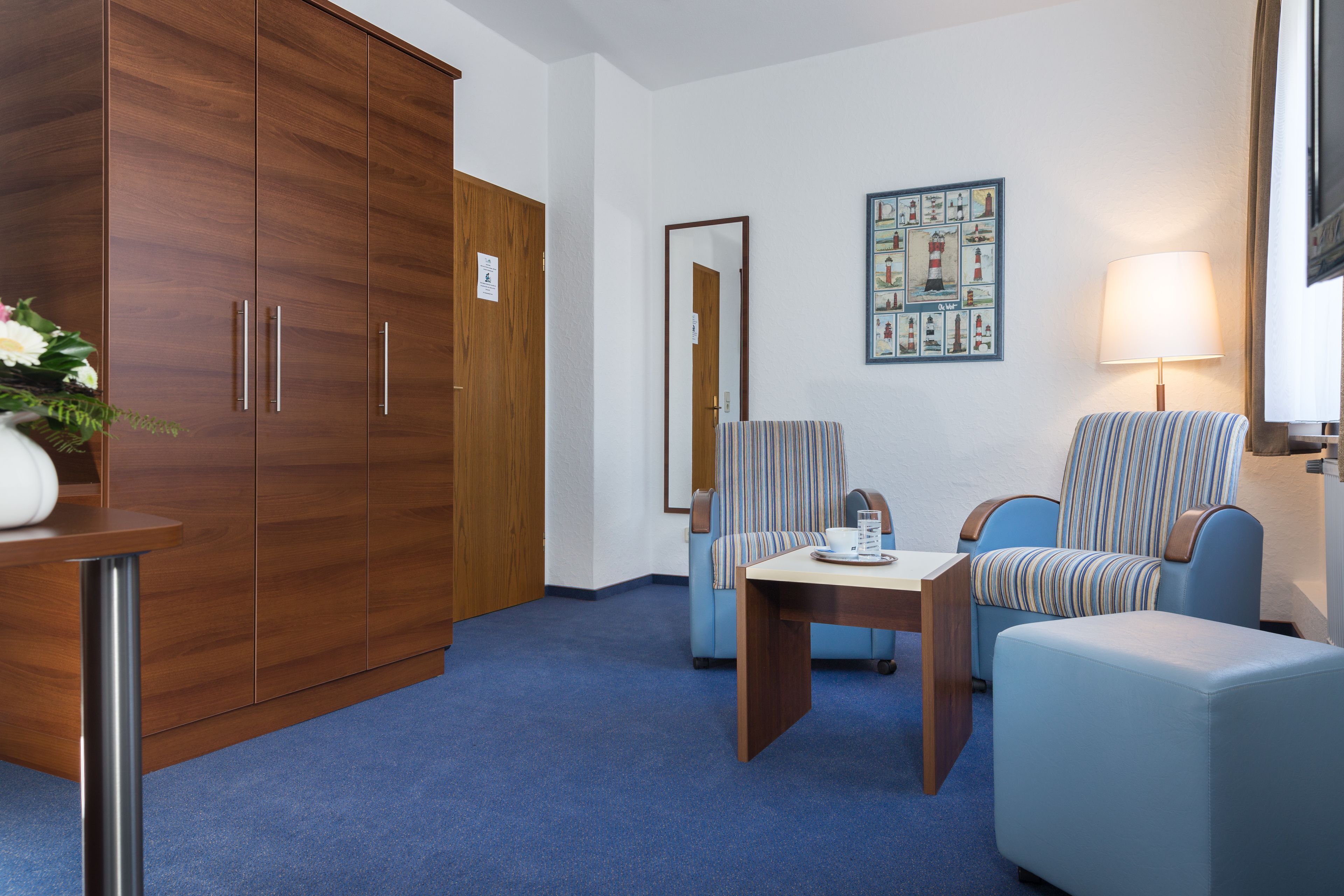 standard single room | living area | flat-screen tv