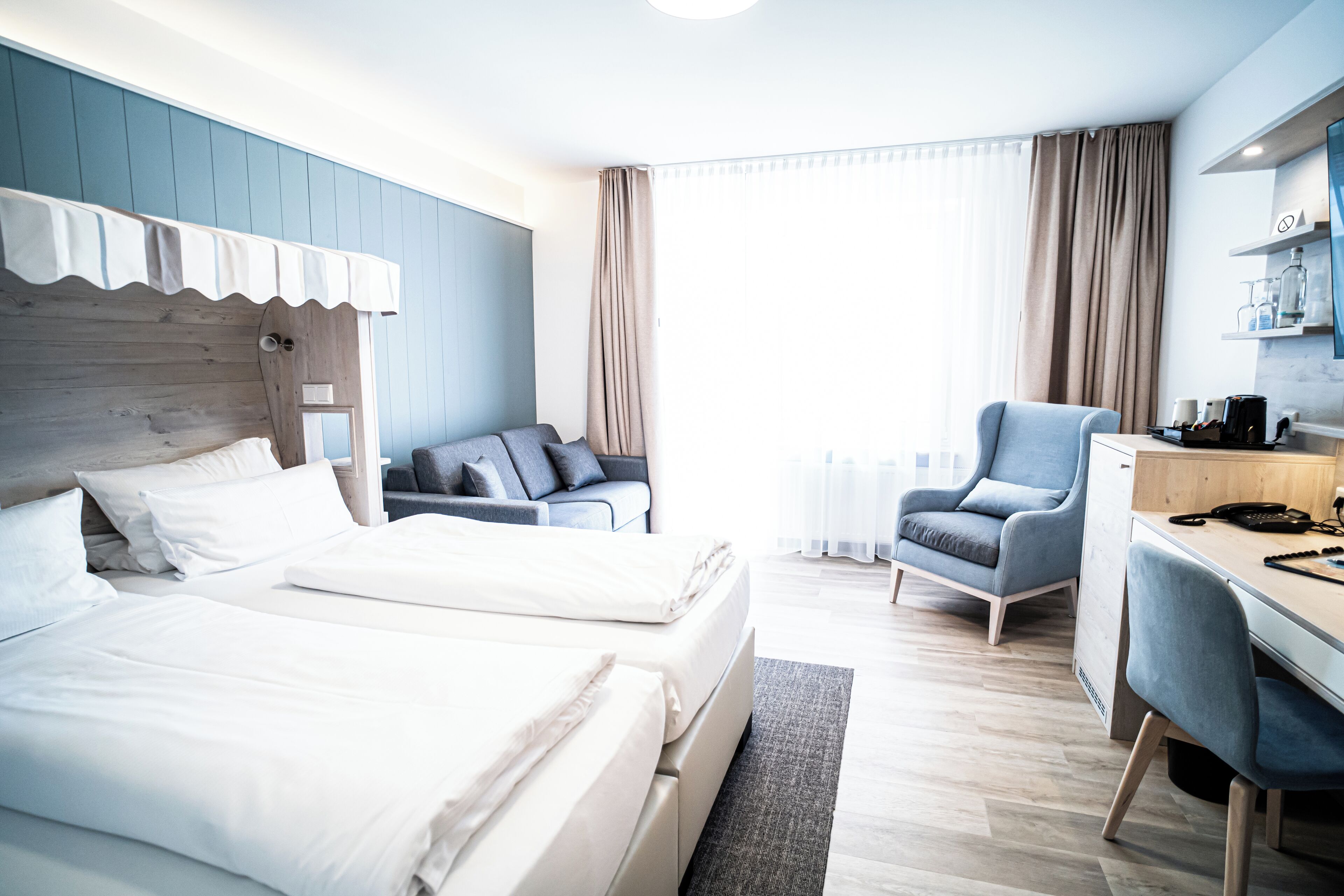 コンフォート ダブルルーム (Balkon/Terrasse) | セーフティボックス (室内)、デスク、遮光カーテン、可動式ベッド