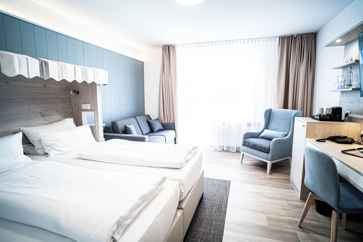 Comfort-Doppelzimmer (Balkon/Terrasse) | Zimmersafe, Schreibtisch, Verdunkelungsvorhänge, Zustellbetten