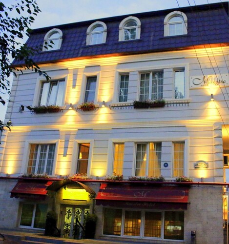 Maestro Hotel
