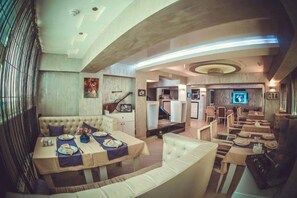 Lobby - Maestro Hotel (Baku)