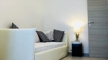Roupas de cama premium, edredons de pluma, cofres nos quartos