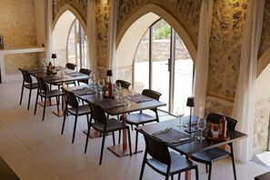 Free daily buffet breakfast - Agriturismo Baglio Làuria (Campobello di Licata)