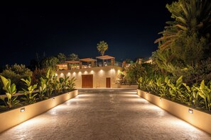 Fachada del alojamiento - Noche