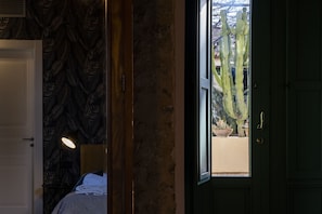 Comfort Room, Courtyard View | Minibar, desk, free WiFi, bed sheets