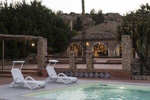 Seasonal outdoor pool, sun loungers - Agriturismo Baglio Làuria (Campobello di Licata)