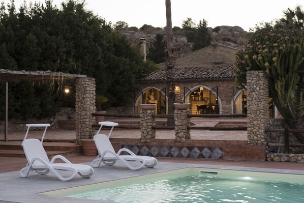 Seasonal outdoor pool, pool loungers
