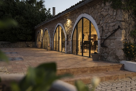 Exterior detail. Agriturismo Baglio Làuria
