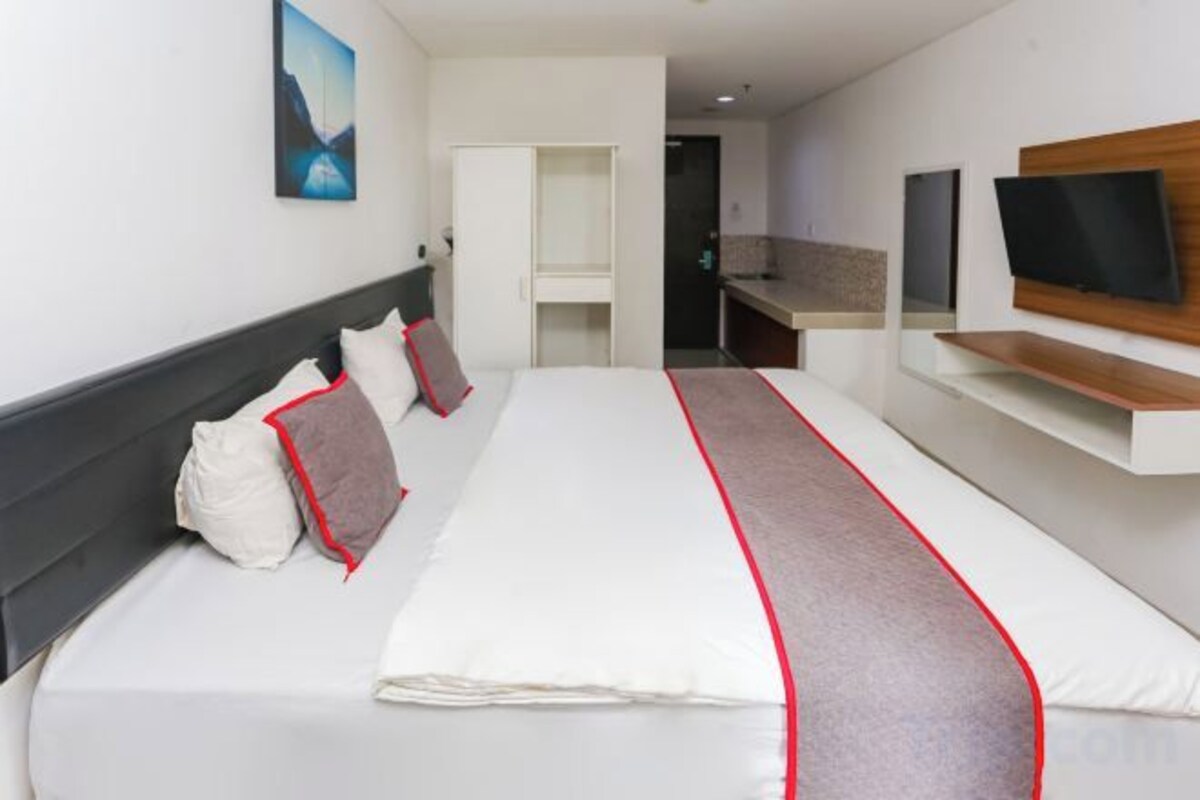 Desk, laptop workspace, free WiFi, bed sheets