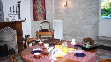 Free daily continental breakfast