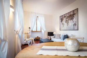 Apartment, 1 Schlafzimmer | Essbereich im Zimmer