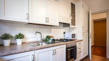 Apartment, 1 Bedroom | Private kitchen | Dining tables