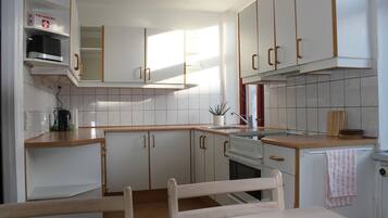 Family Apartment, 3 Bedrooms, Non Smoking | Private kitchen | Full-sized fridge, cookware/dishes/utensils