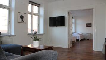 Family Apartment, 3 Bedrooms, Non Smoking | Living room | Flat-screen TV