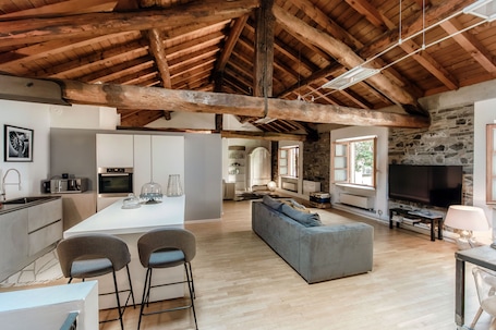 Apartment, 1 Bedroom | 1 bedroom, premium bedding, down comforters, iron/ironing board