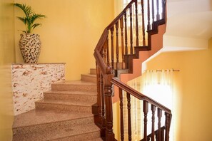 Habitación individual Deluxe, 1 cama Queen size, para no fumadores | Escaleras