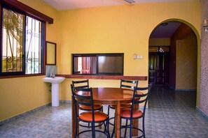 Deluxe Single Room, 1 Queen Bed, Non Smoking - Garden Park Hotel Mtwapa (Mtwapa)
