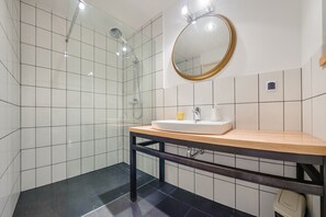 Studio, Balkon (505) | Badezimmer | Handtücher