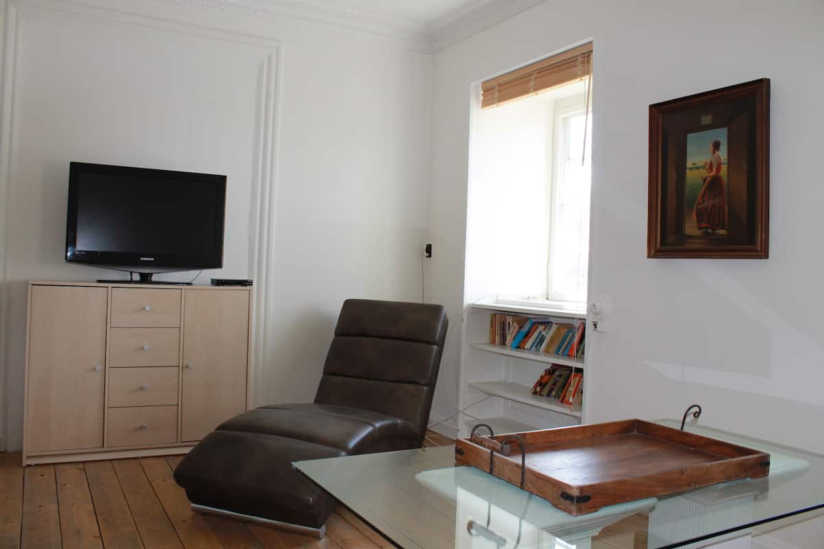 Deluxe Apartment, Multiple Beds, Non Smoking | Living room | TV